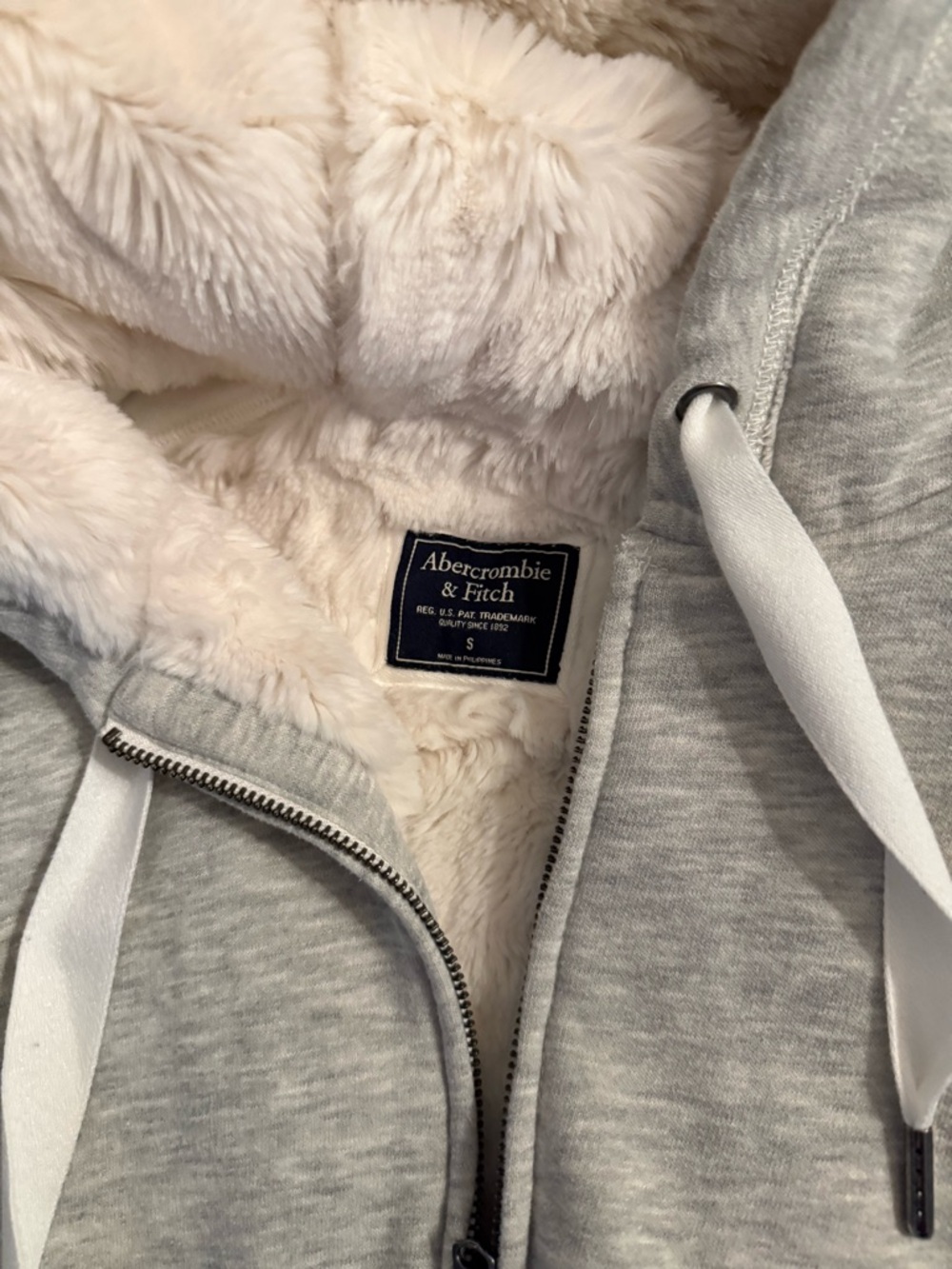 Abercrombie & Fitch Light Gray Hoodie with Sherpa Lining size small - Picture 2 of 3